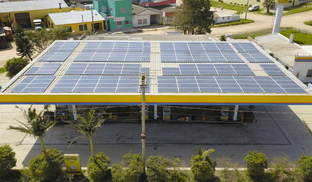 Vantagens de se investir em energia solar no seu posto